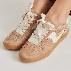 NOTICE EYELET PERF SNEAKERS CAMEL SUEDE
