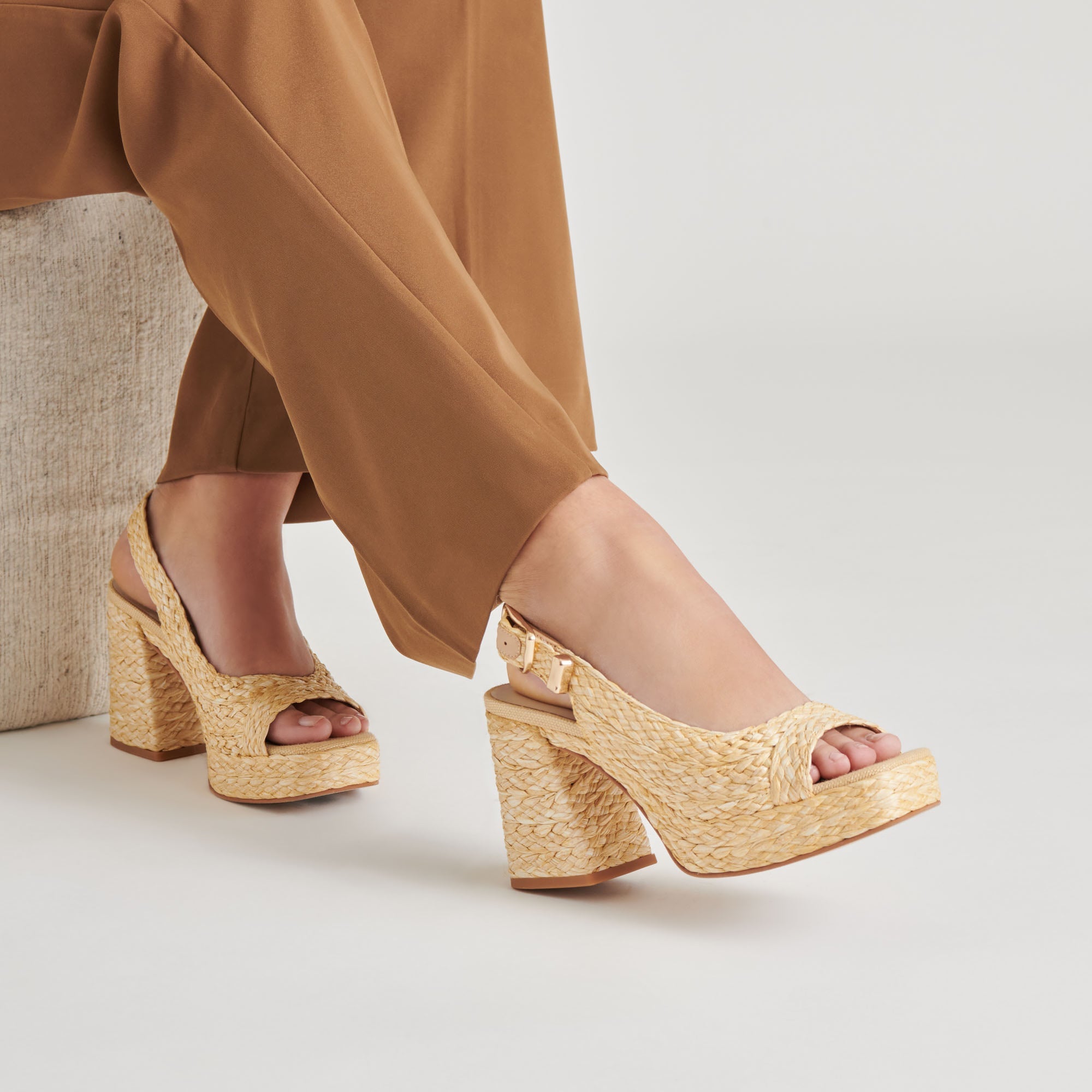 FLORES HEELS NATURAL RAFFIA