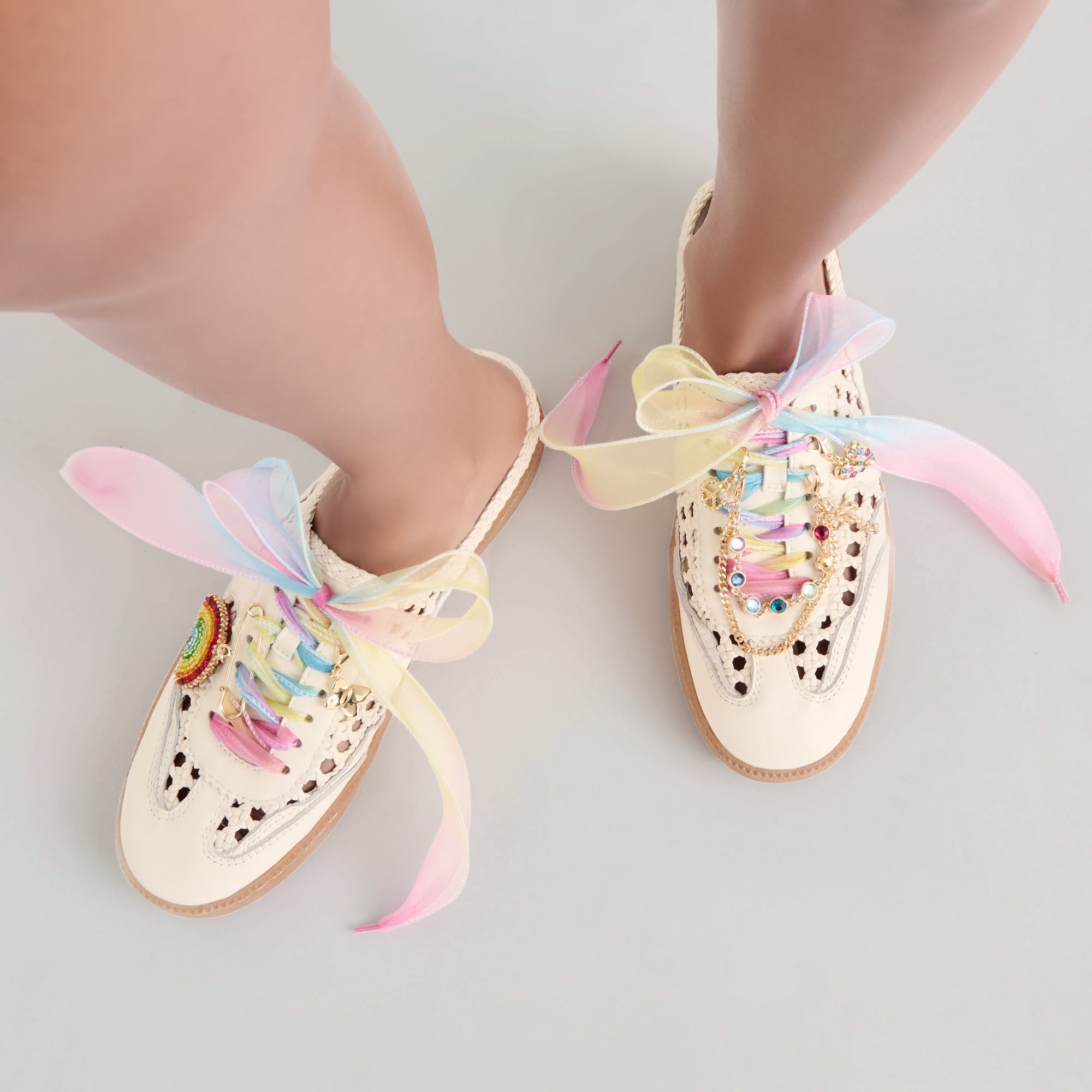 PRIDE CURLY ORGANZA LACE RAINBOW